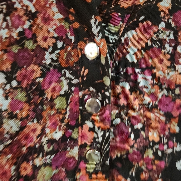 Ava & Grace Red and Pink Floral V-Neck Flutter Sleeve Blouse - Picture 4 of 5